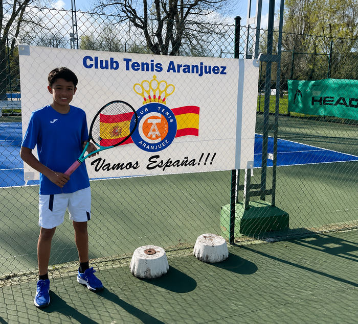 Juan Esteban Vallejo, de Aranjuez al Campeonato de España y al Campeonato de Europa - Mañana, Juan Esteban Vallejo entra en pista en el Campeonato de España de Tenis Cadete, en Girona.
T... | Recaudación de fondos en Coral